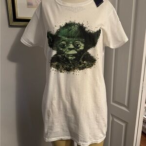 Star Wars Yoda NWT Graphic Tee - ptp 18” length 28”